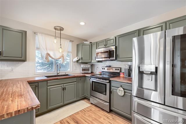 8746 Cloverleaf Circle