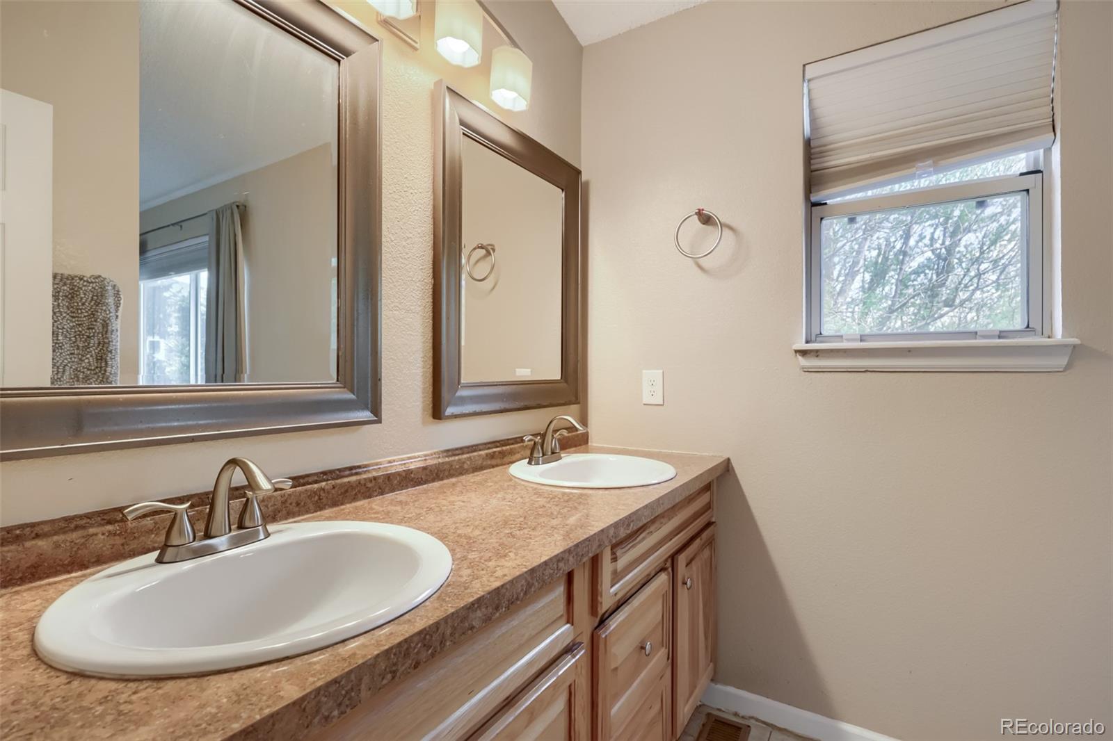 8746 Cloverleaf Circle