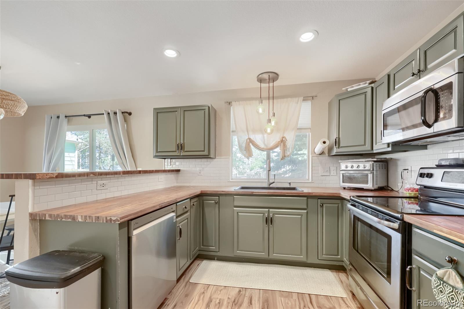 8746 Cloverleaf Circle