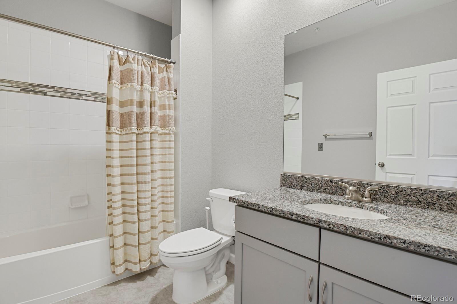 15700 E Jamison Drive Unit: 5-204