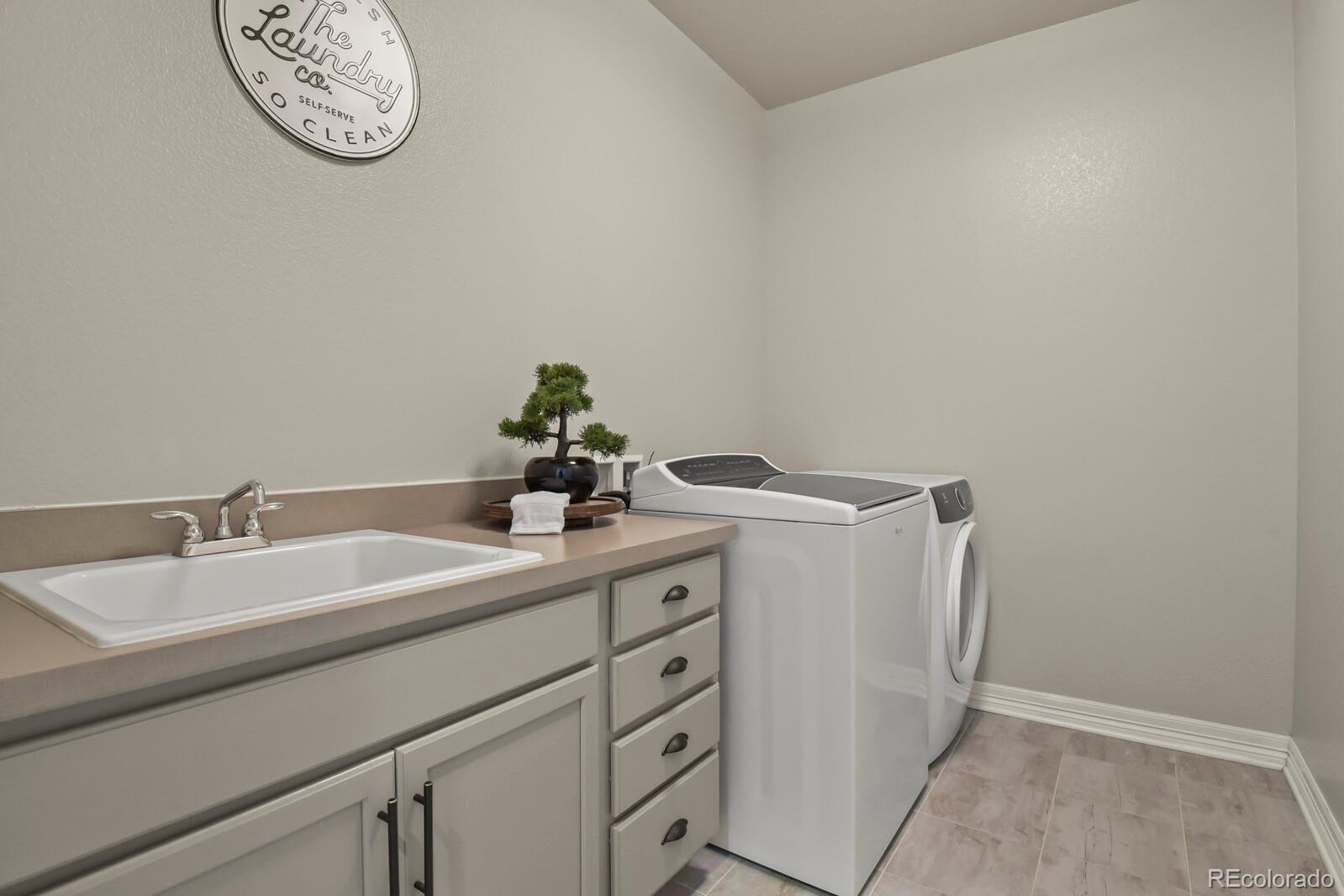 27500 E Lakeview Drive