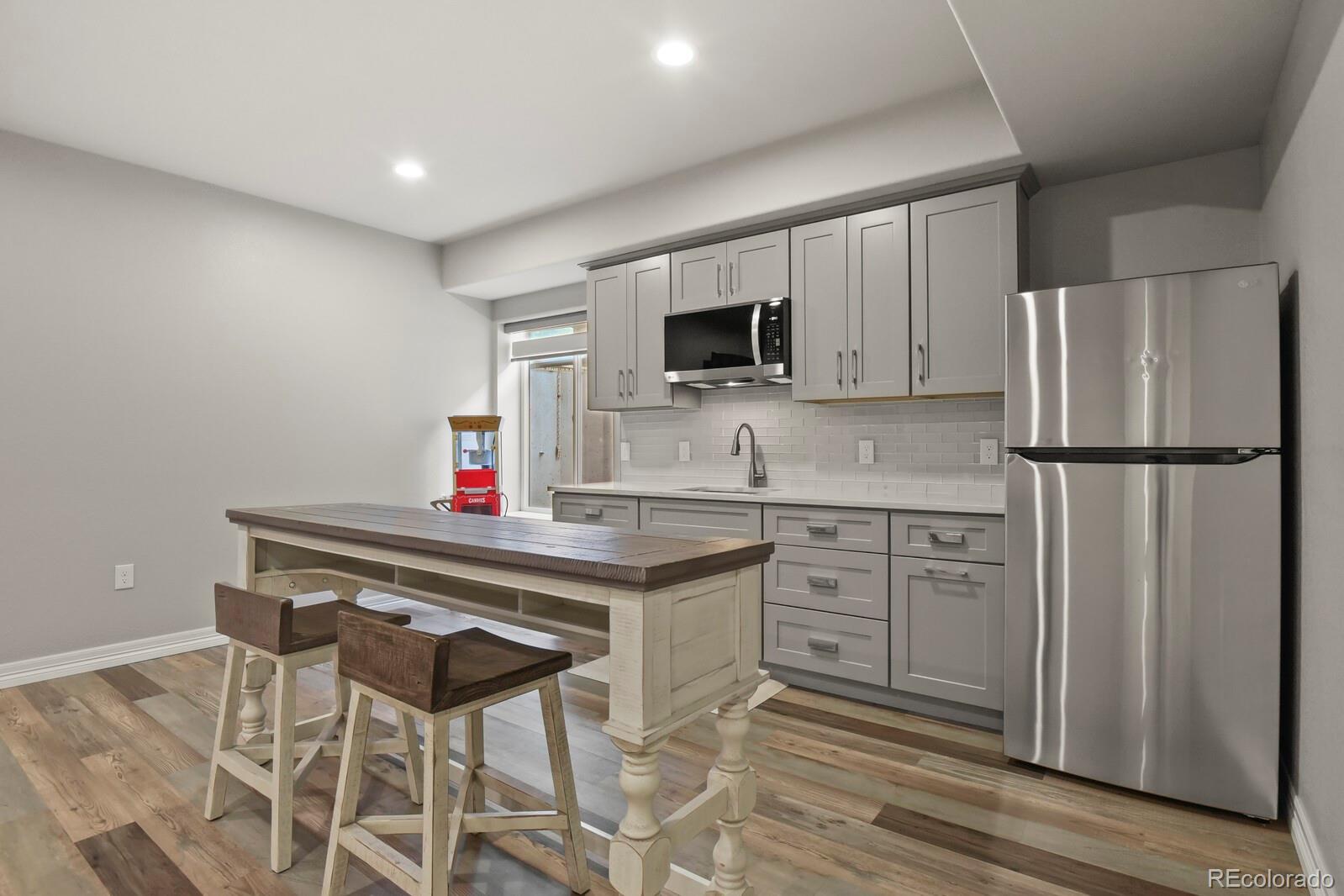 27500 E Lakeview Drive