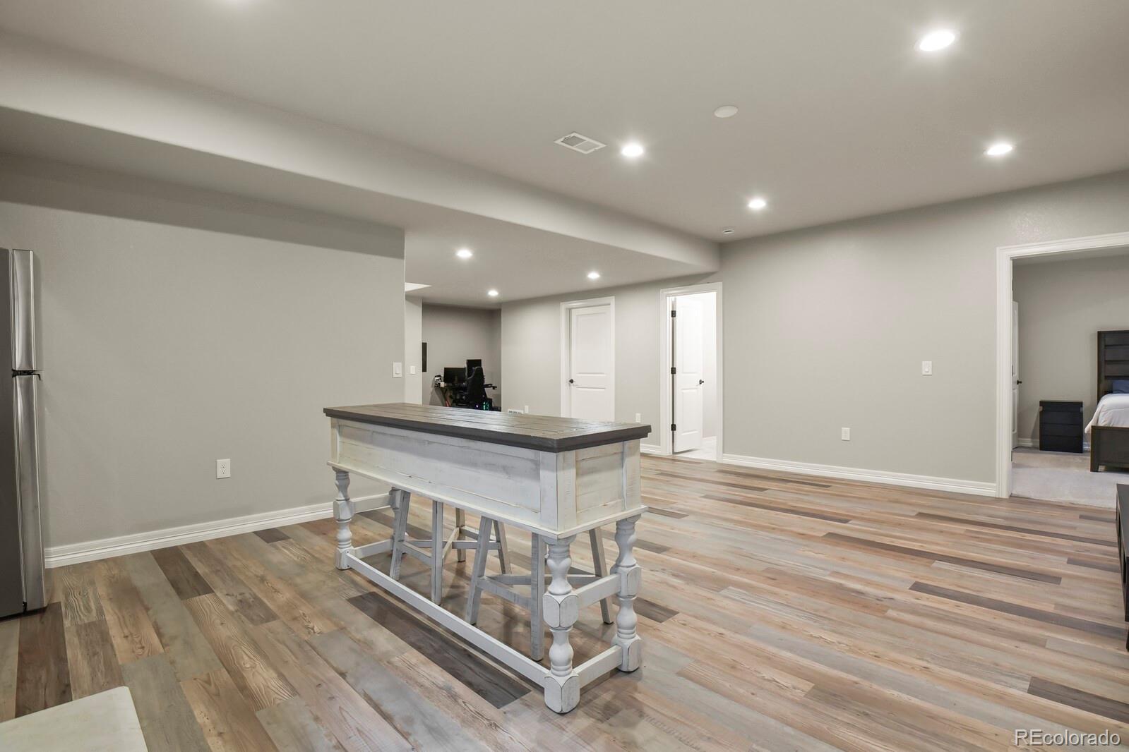 27500 E Lakeview Drive