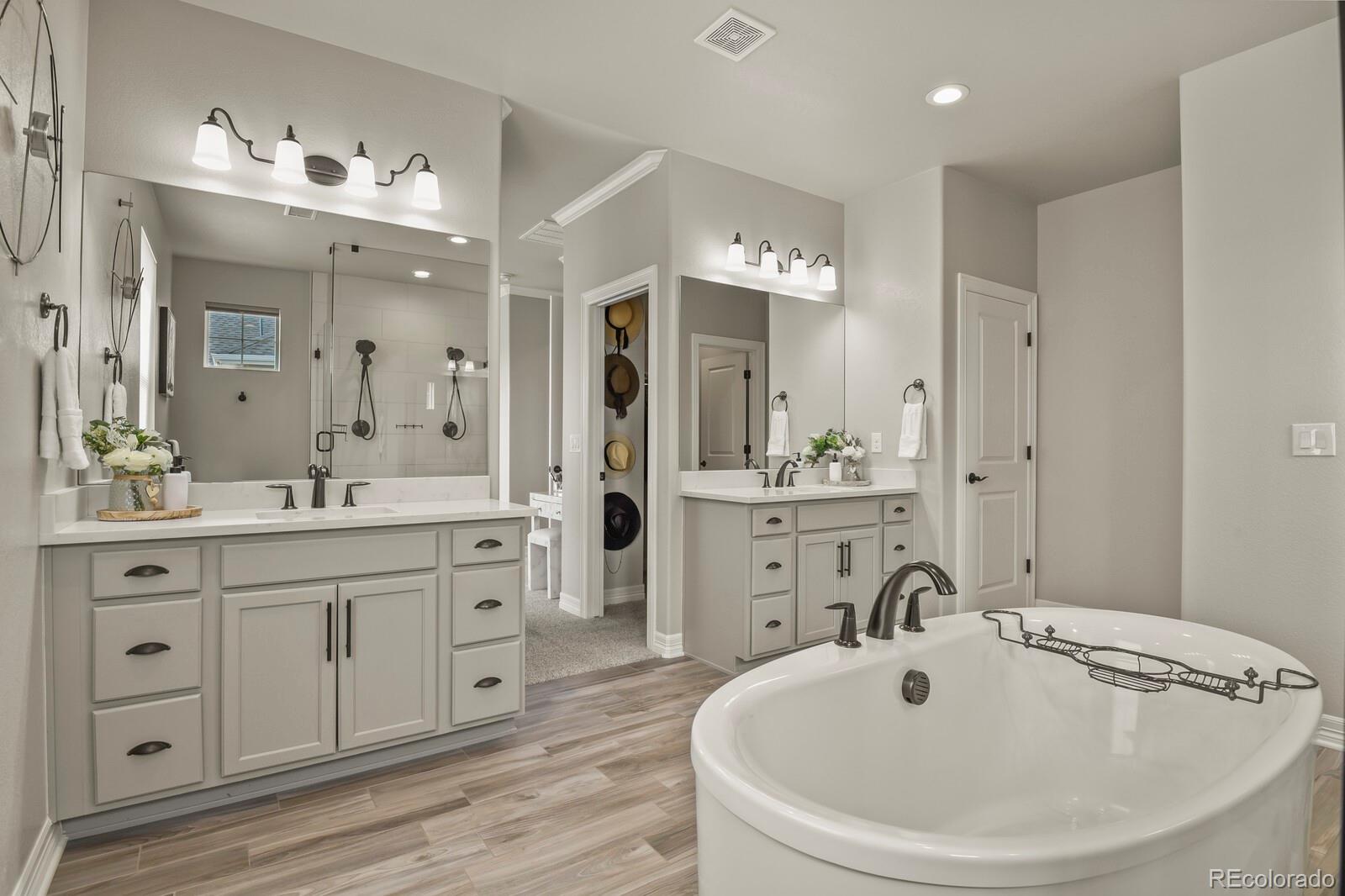 27500 E Lakeview Drive