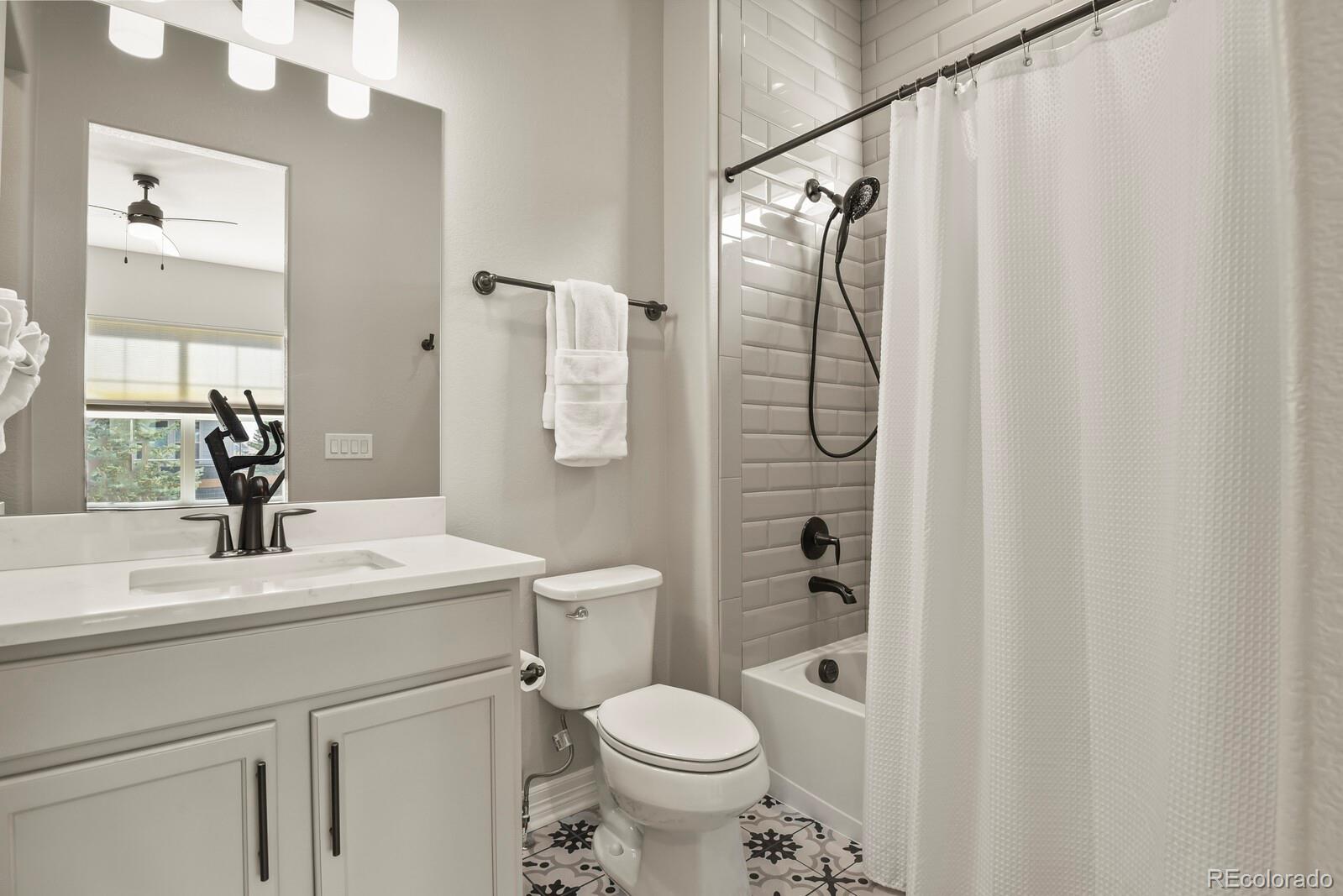 27500 E Lakeview Drive