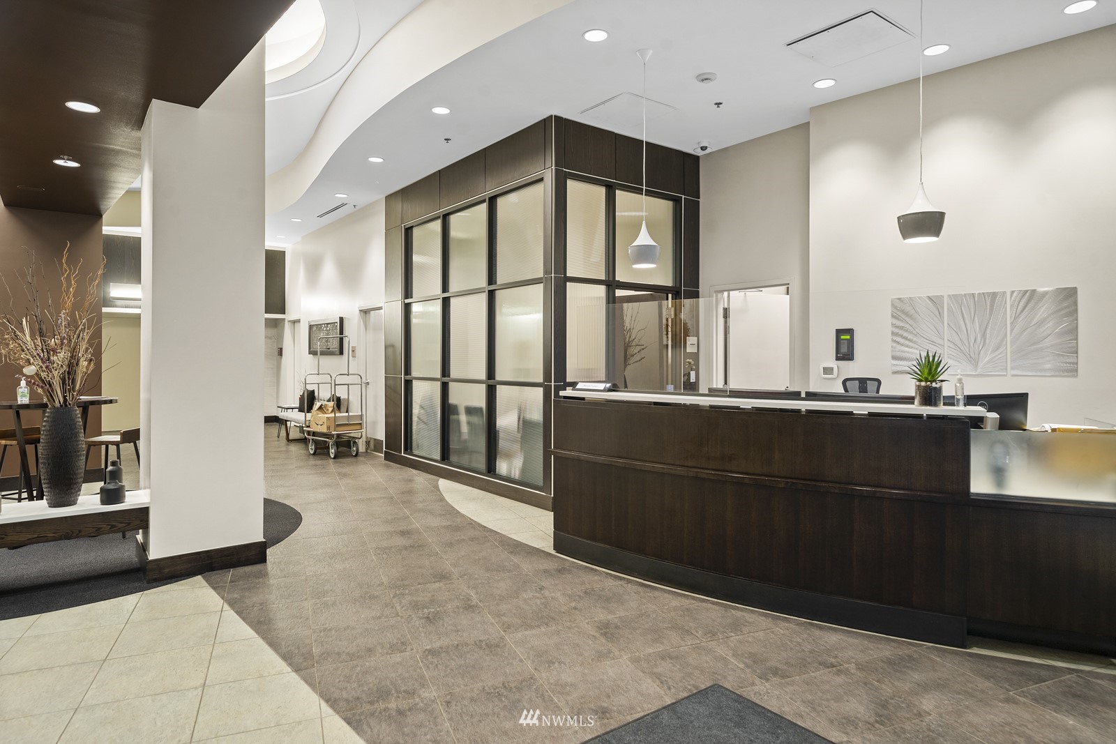 2607 Western Ave Unit: 608
