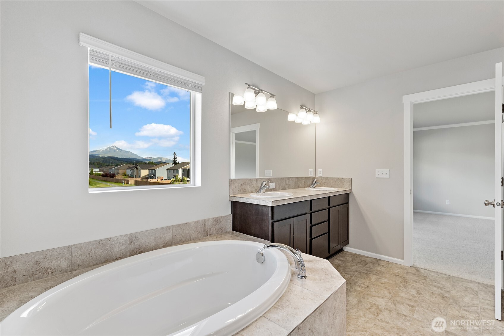 10401 Skyline Avenue