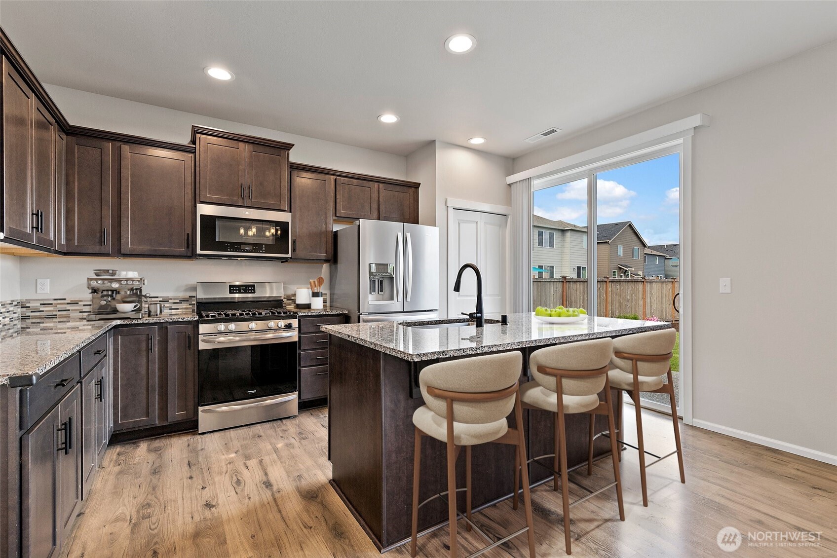 10401 Skyline Avenue