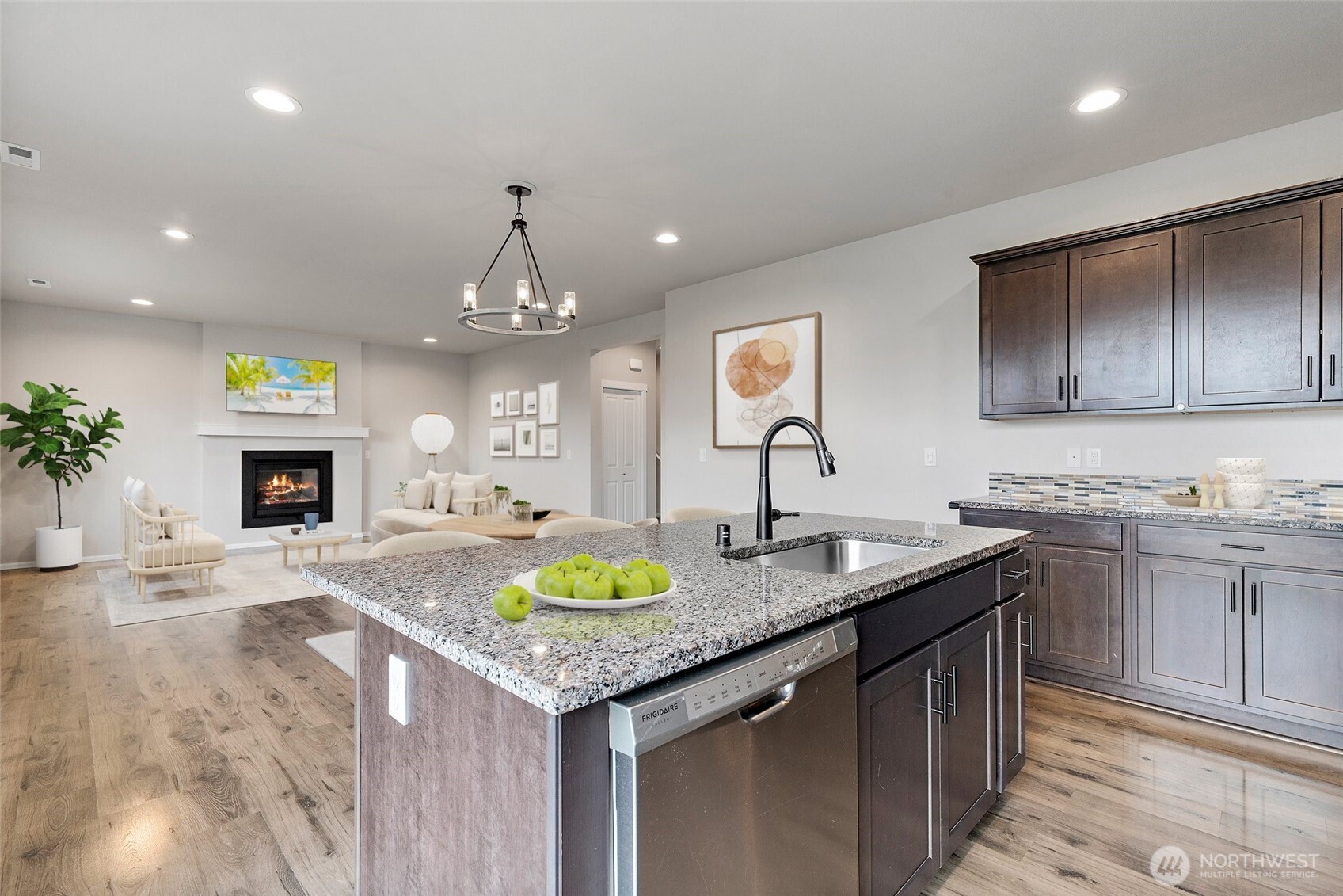 10401 Skyline Avenue