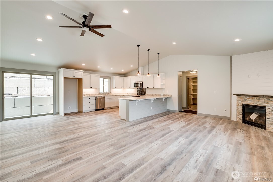 9978 Saska Way