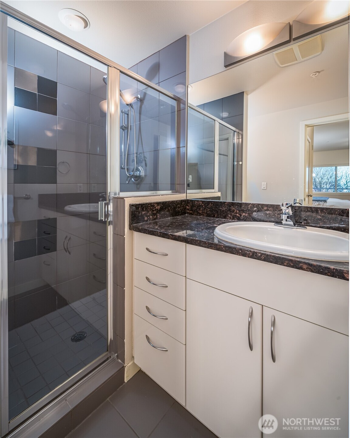 1 Broadway Unit: 211