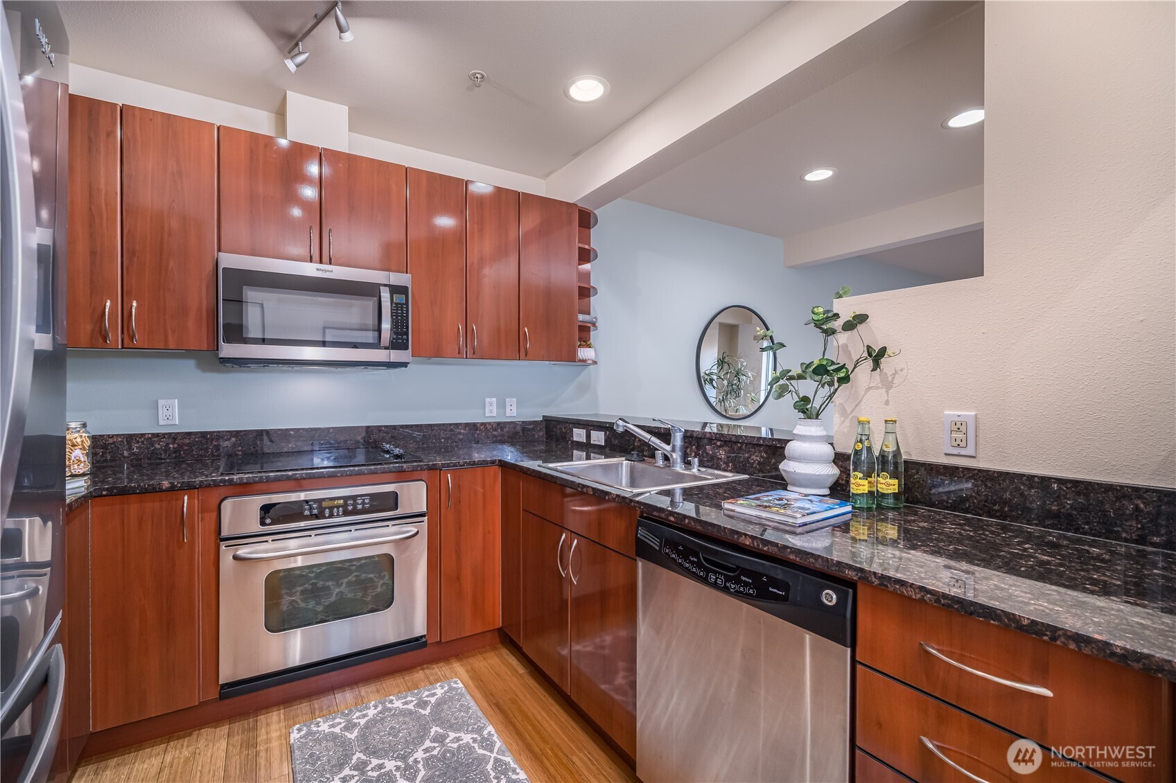 1 Broadway Unit: 211