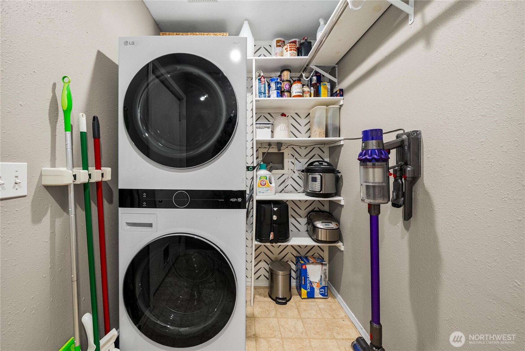 127 Bremerton Boulevard W