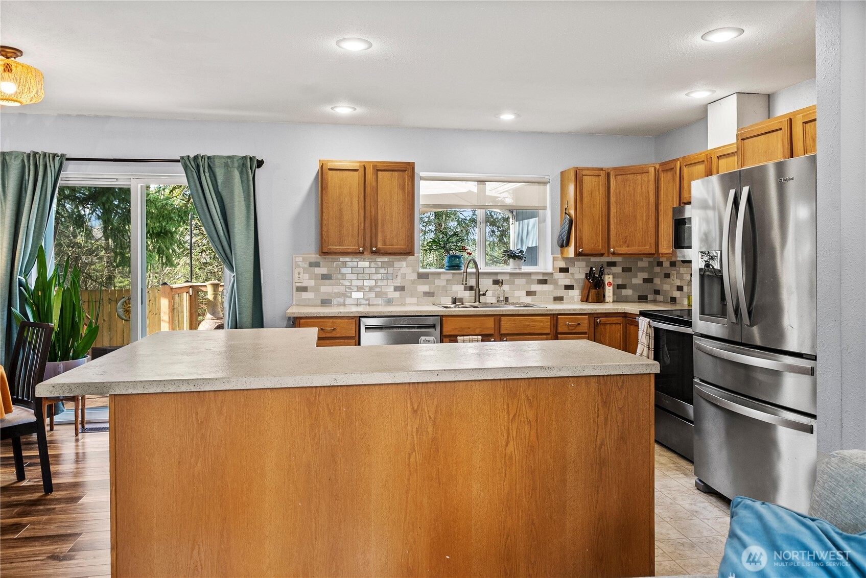 127 Bremerton Boulevard W