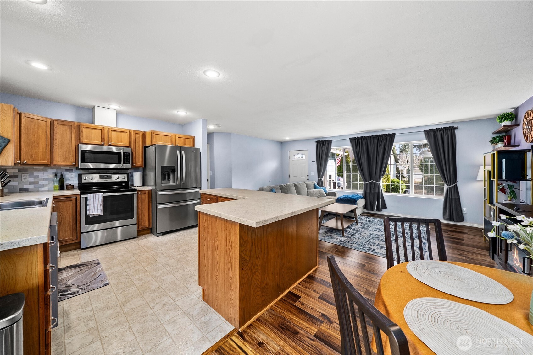 127 Bremerton Boulevard W