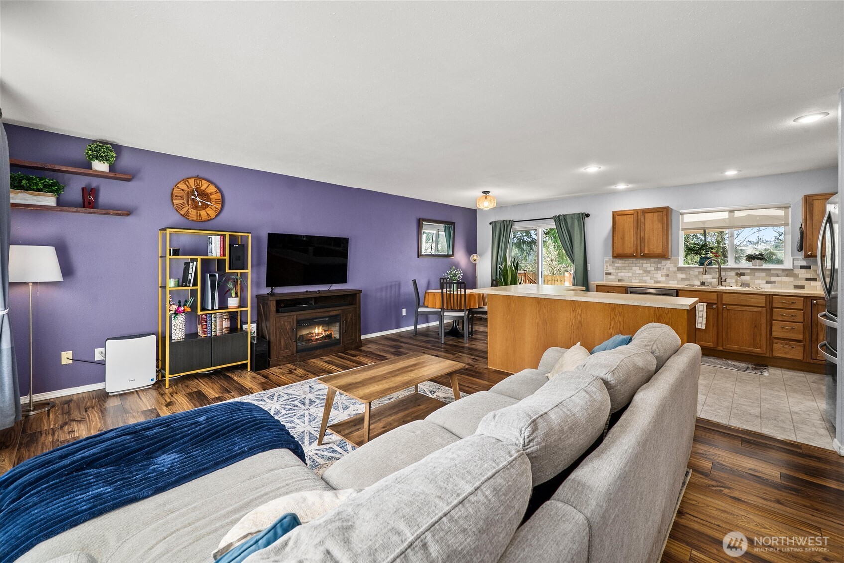 127 Bremerton Boulevard W