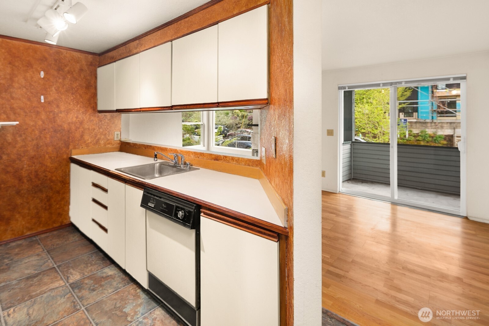 1836 25th Avenue Unit: 204