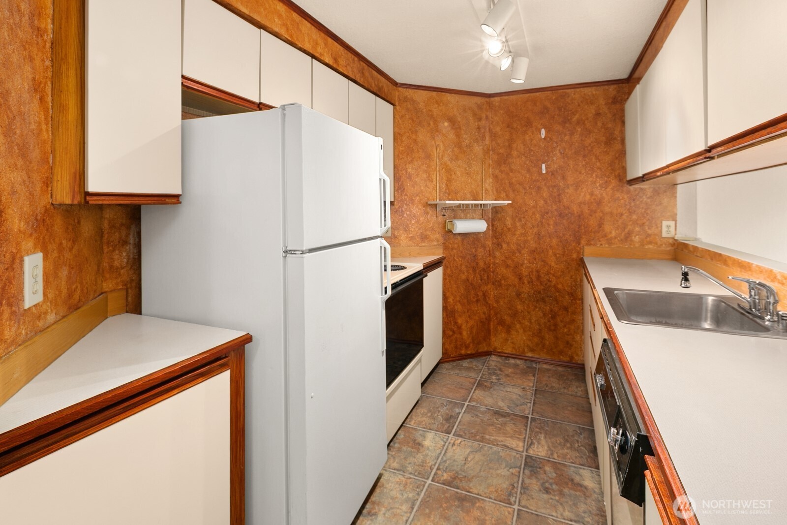 1836 25th Avenue Unit: 204