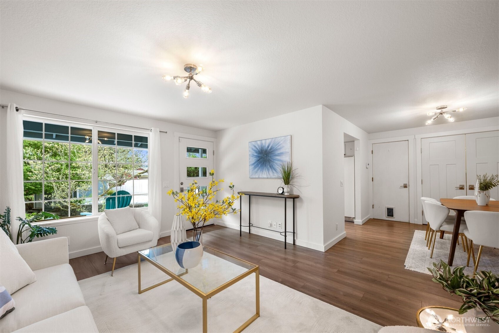 25 E Intercity Avenue