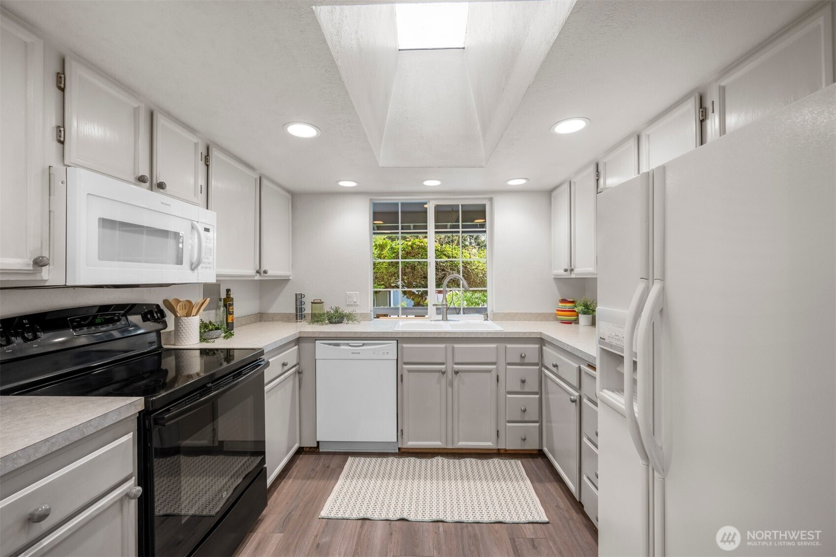 25 E Intercity Avenue