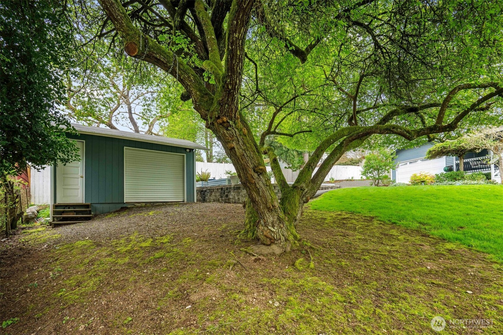 25 E Intercity Avenue