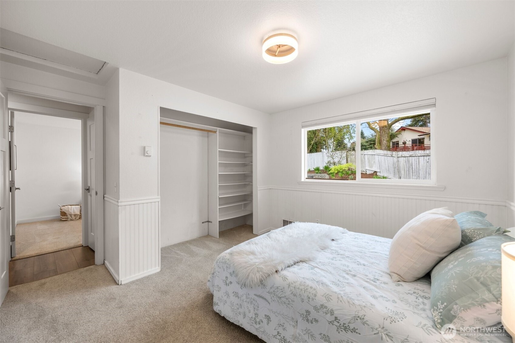 25 E Intercity Avenue
