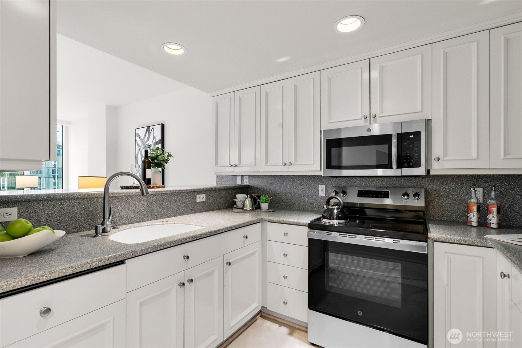 177 107th Avenue NE Unit: 718