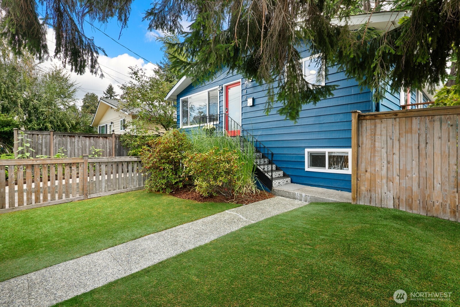 6842 25th Avenue NE