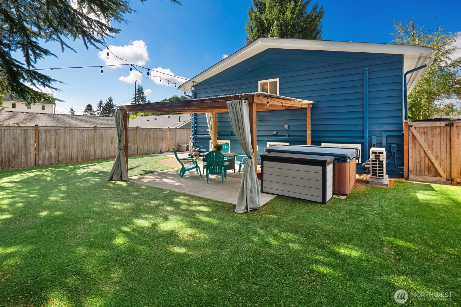 6842 25th Avenue NE