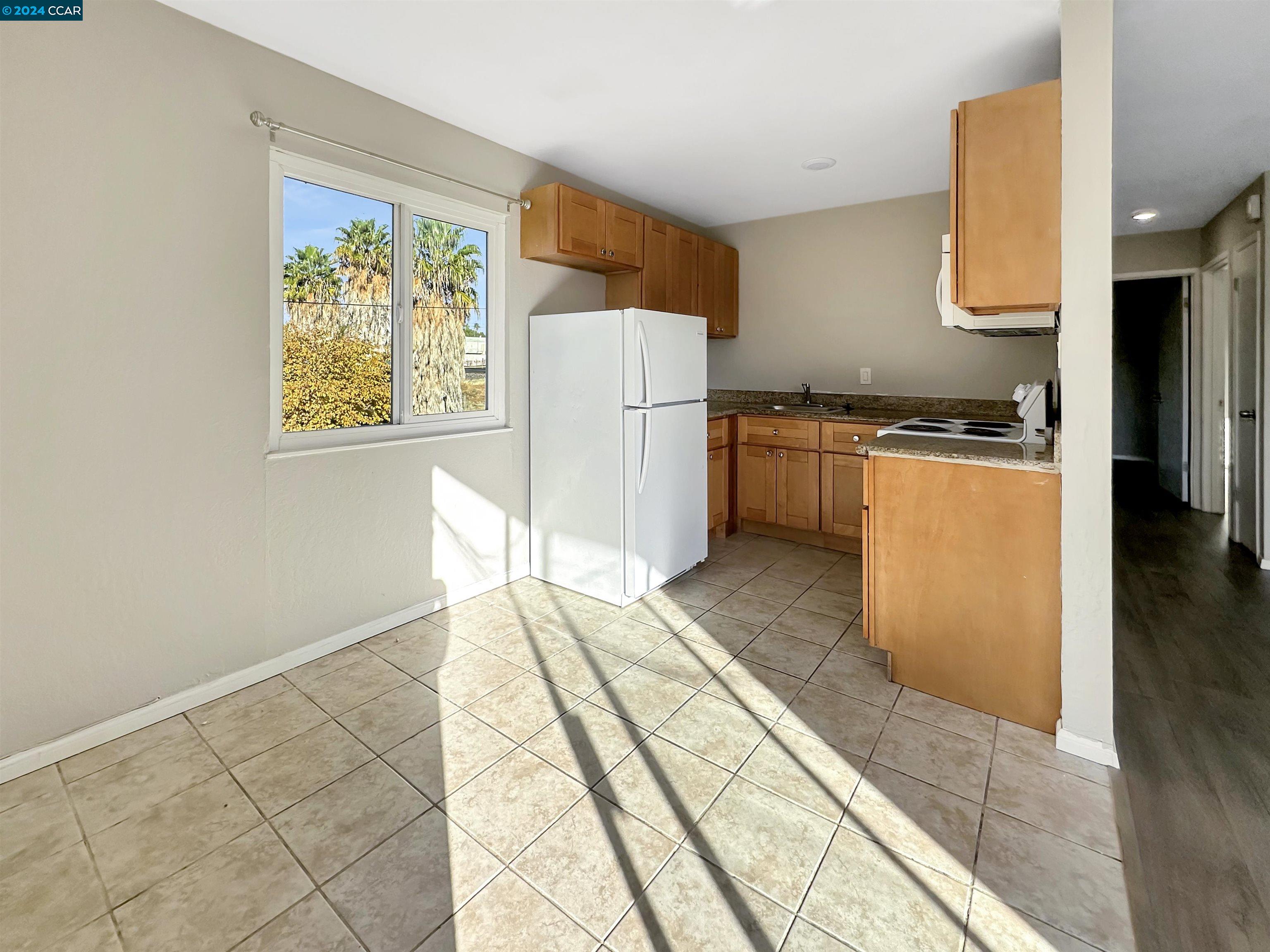 407 E Santa Fe Ave