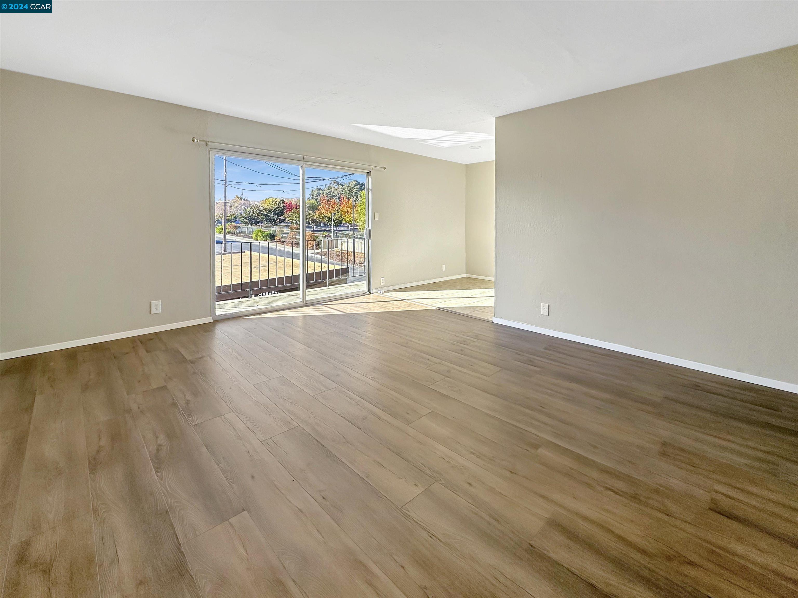 407 E Santa Fe Ave