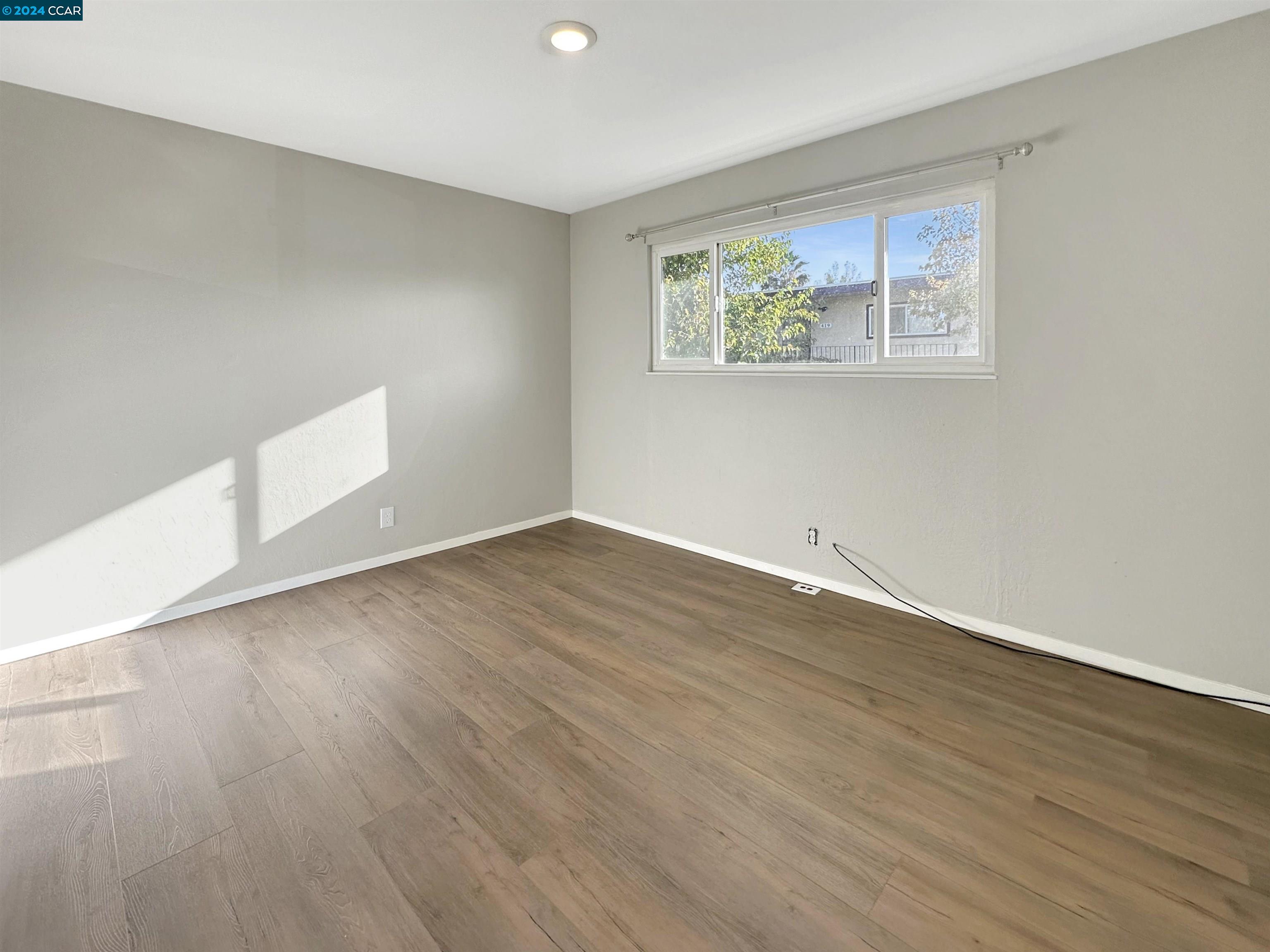 407 E Santa Fe Ave