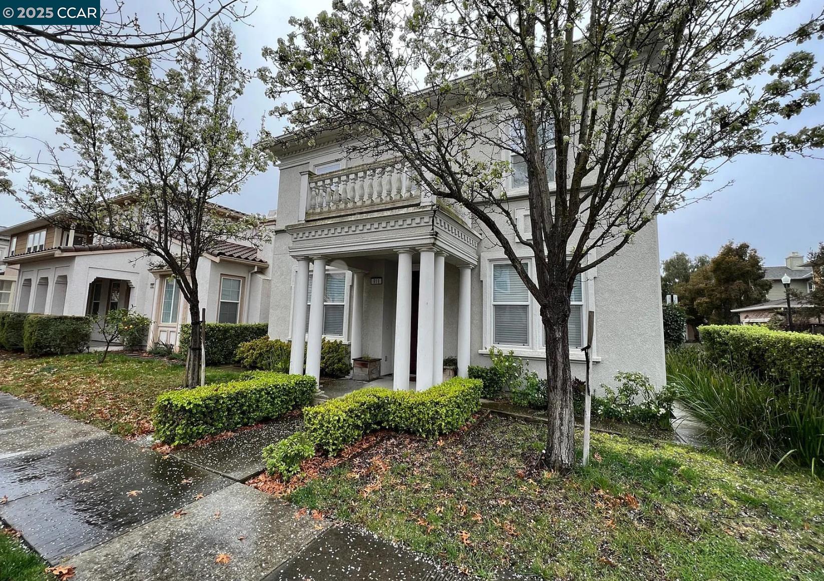 911 madrone ave