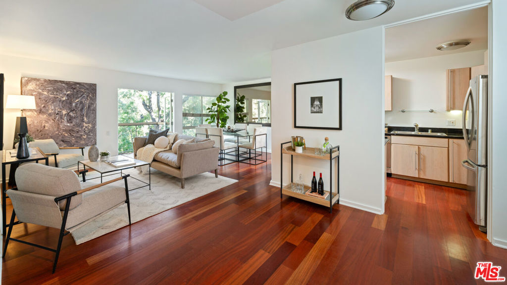 330 S Barrington Ave 307