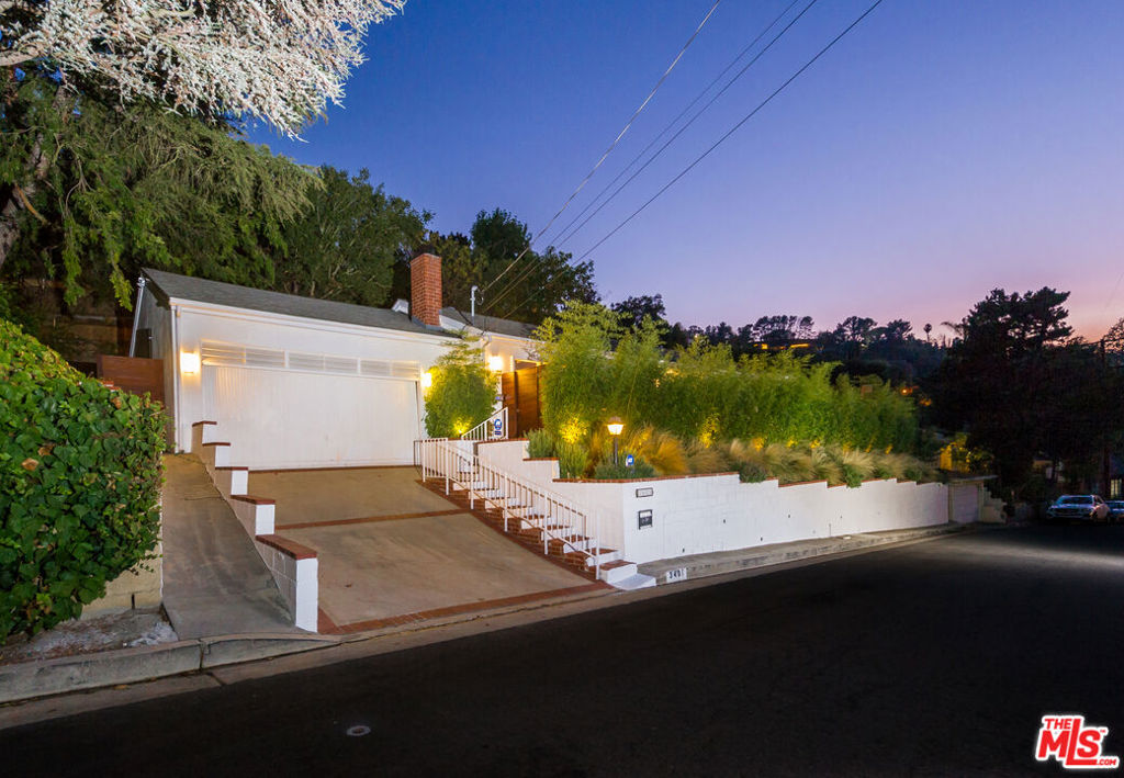 3401 Camino De La Cumbre