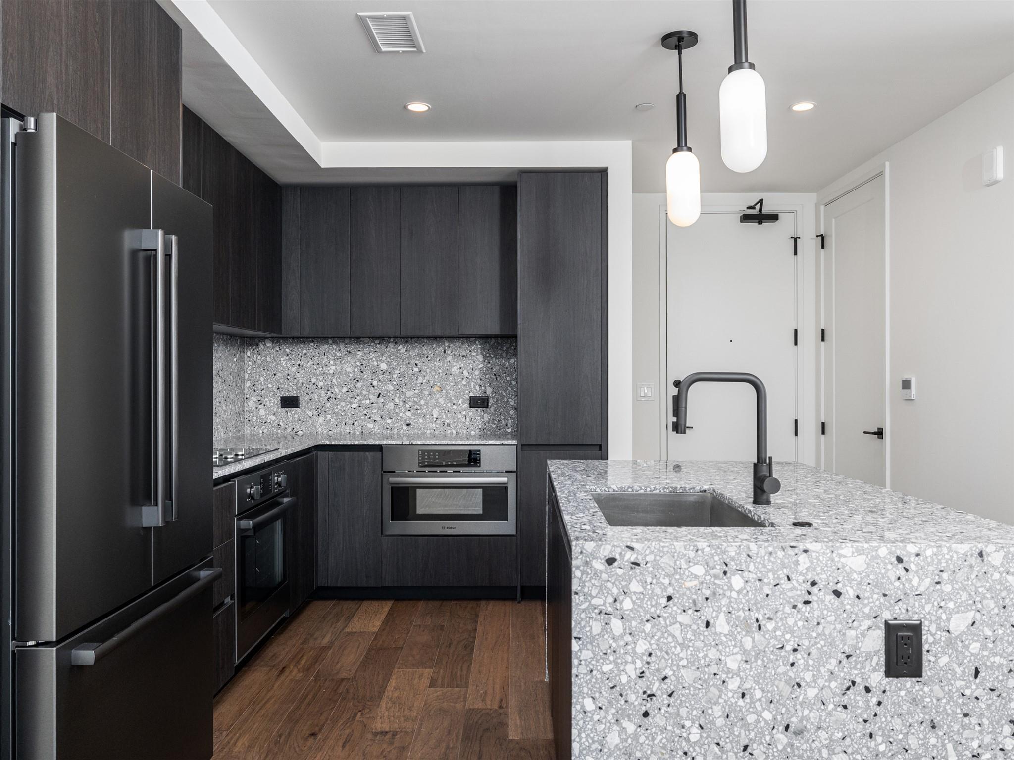 84 East Ave # 3907