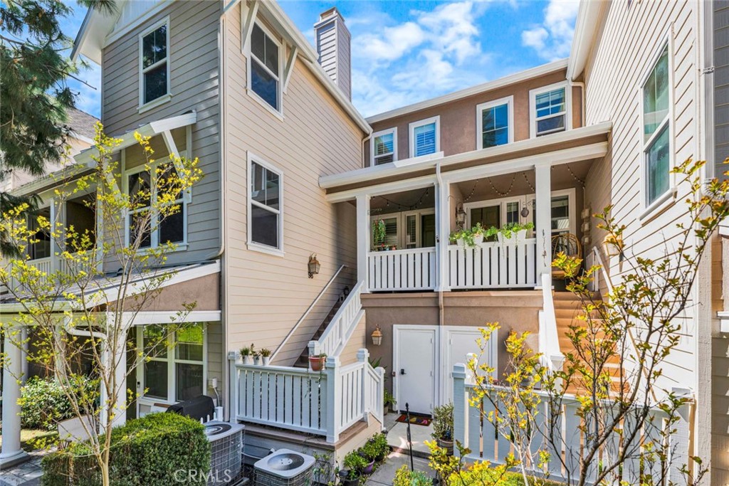 98 Hinterland Way