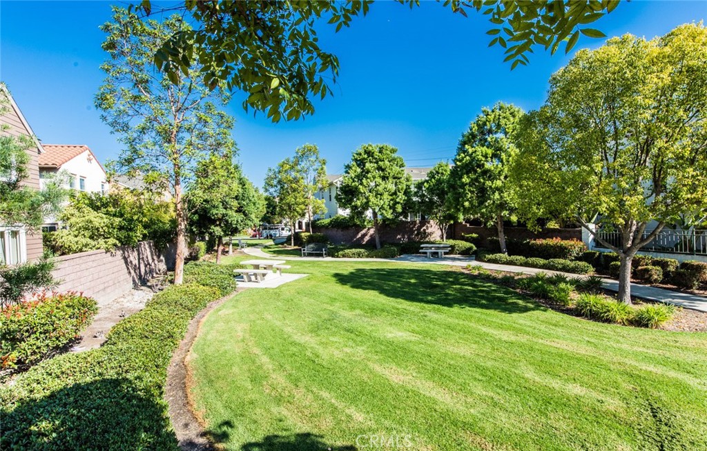 98 Hinterland Way