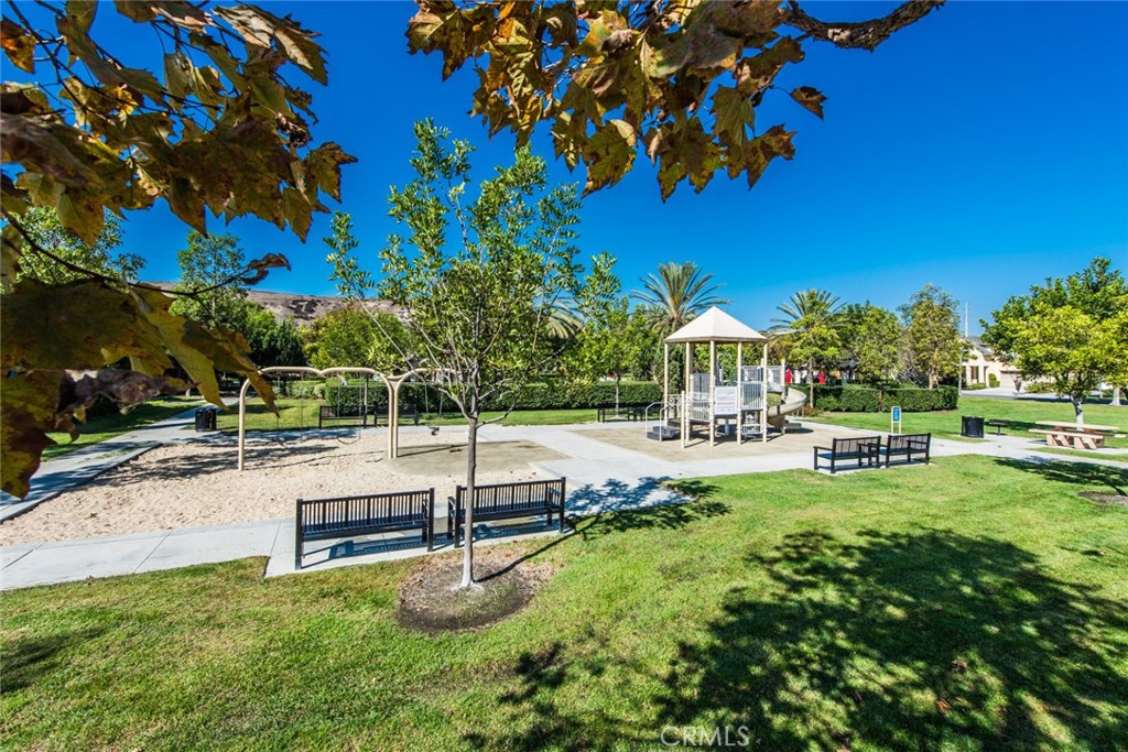 98 Hinterland Way