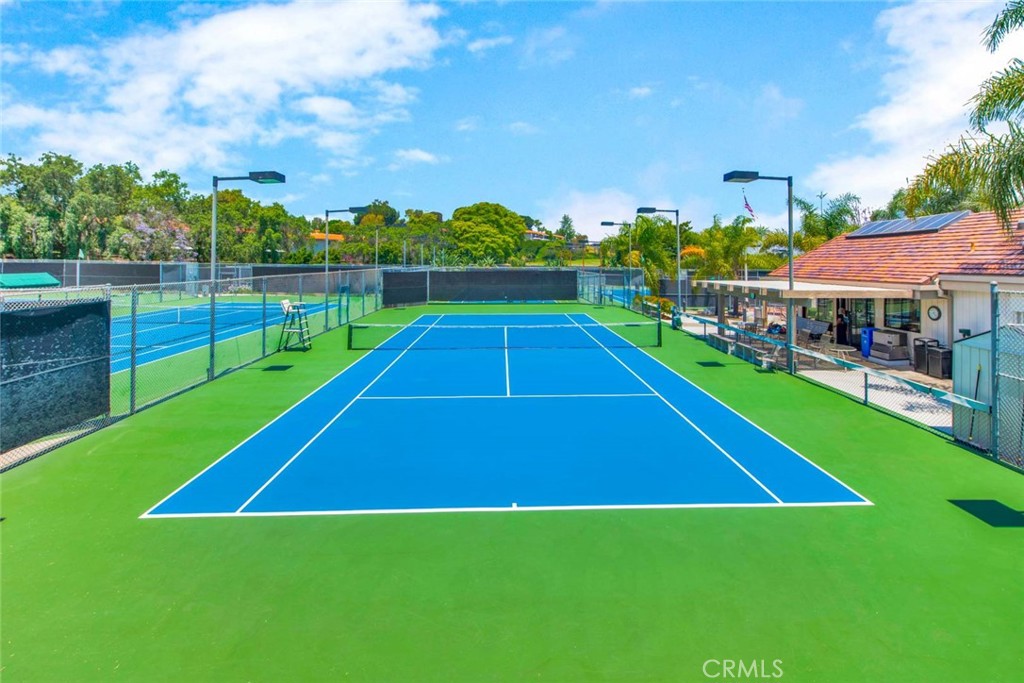 2249 Via Mariposa E N