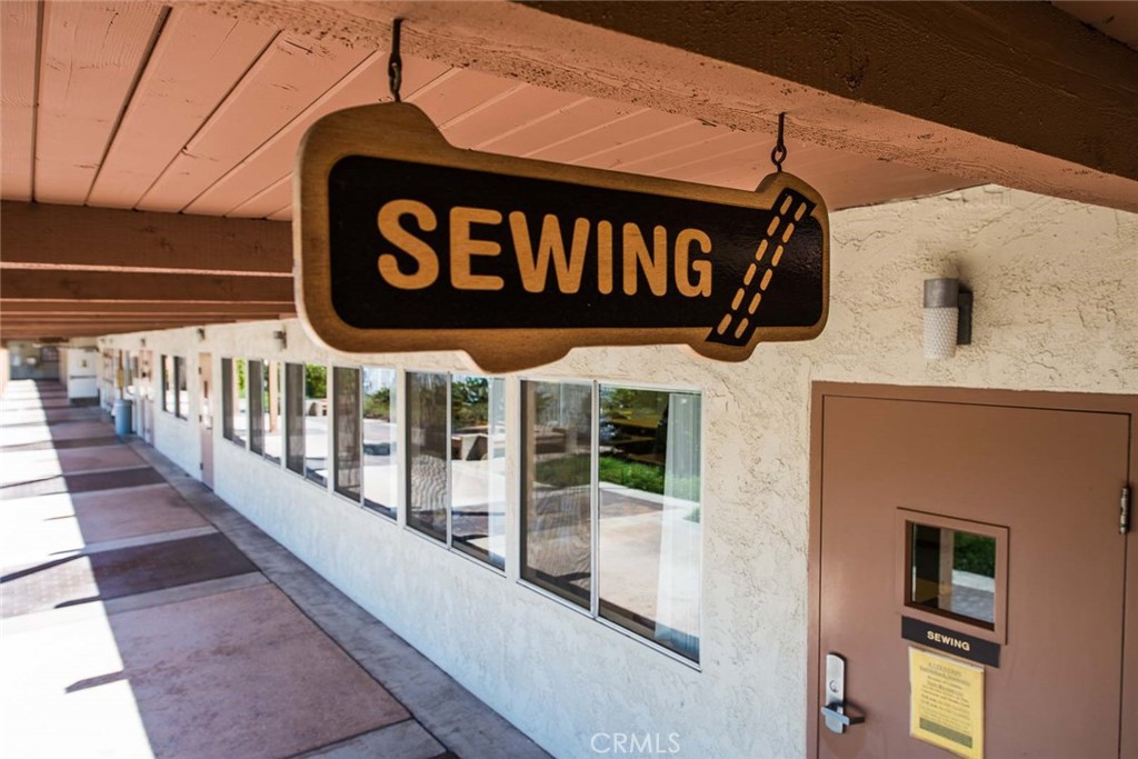 2249 Via Mariposa E N