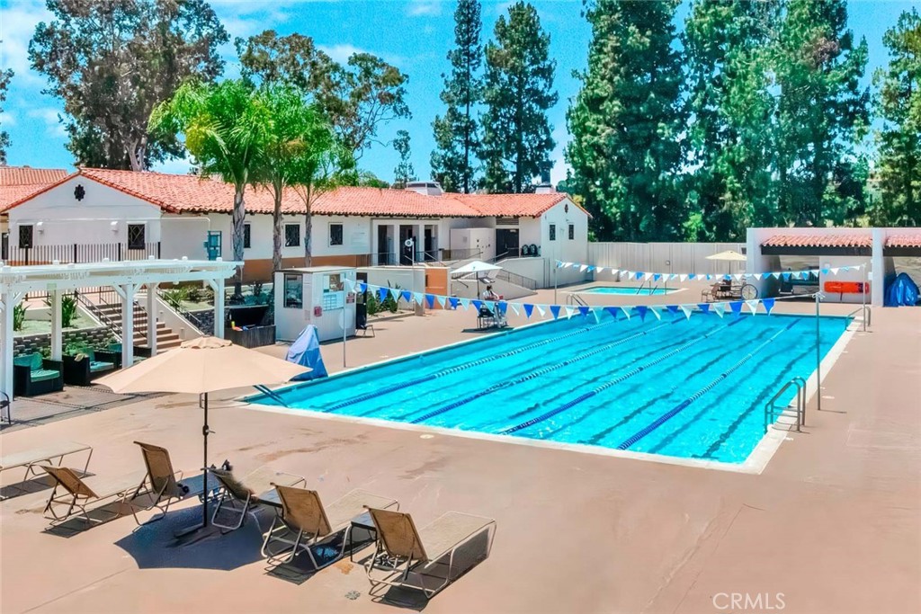 2249 Via Mariposa E N