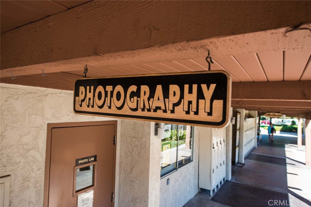 2249 Via Mariposa E N