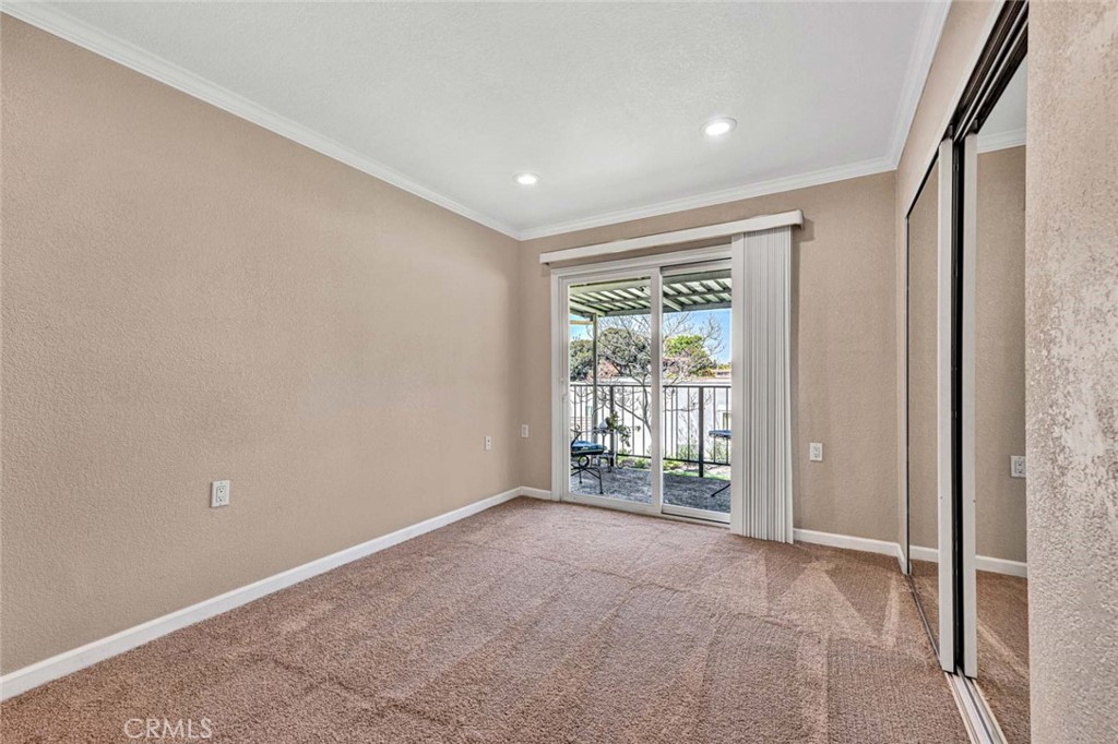 2249 Via Mariposa E N