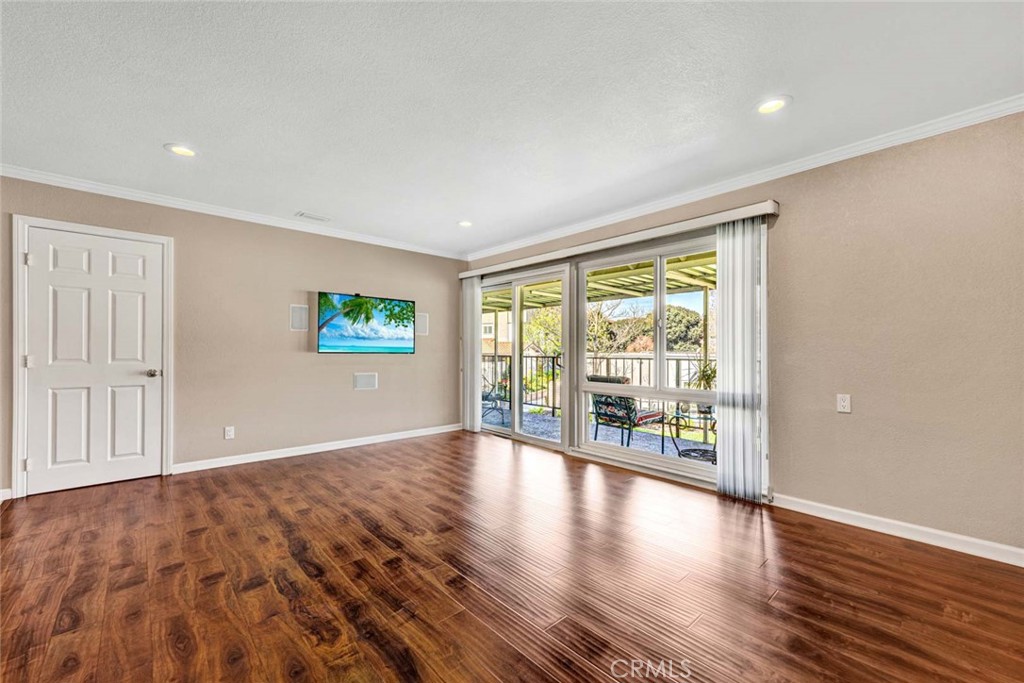 2249 Via Mariposa E N