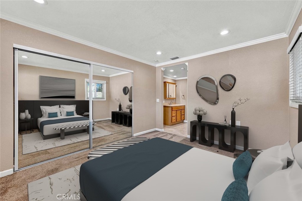 2249 Via Mariposa E N