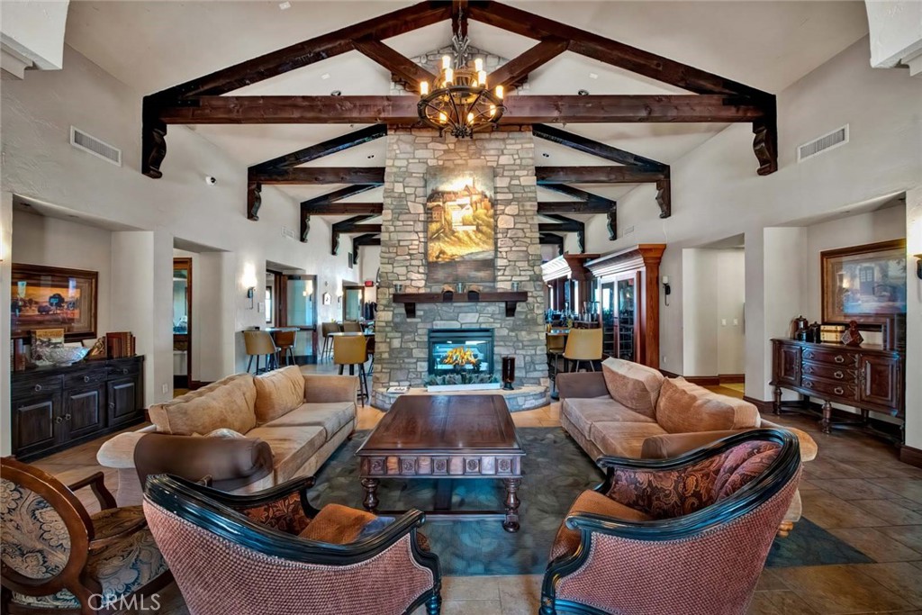 2249 Via Mariposa E N