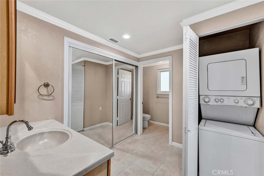 2249 Via Mariposa E N