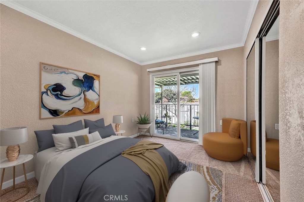 2249 Via Mariposa E N