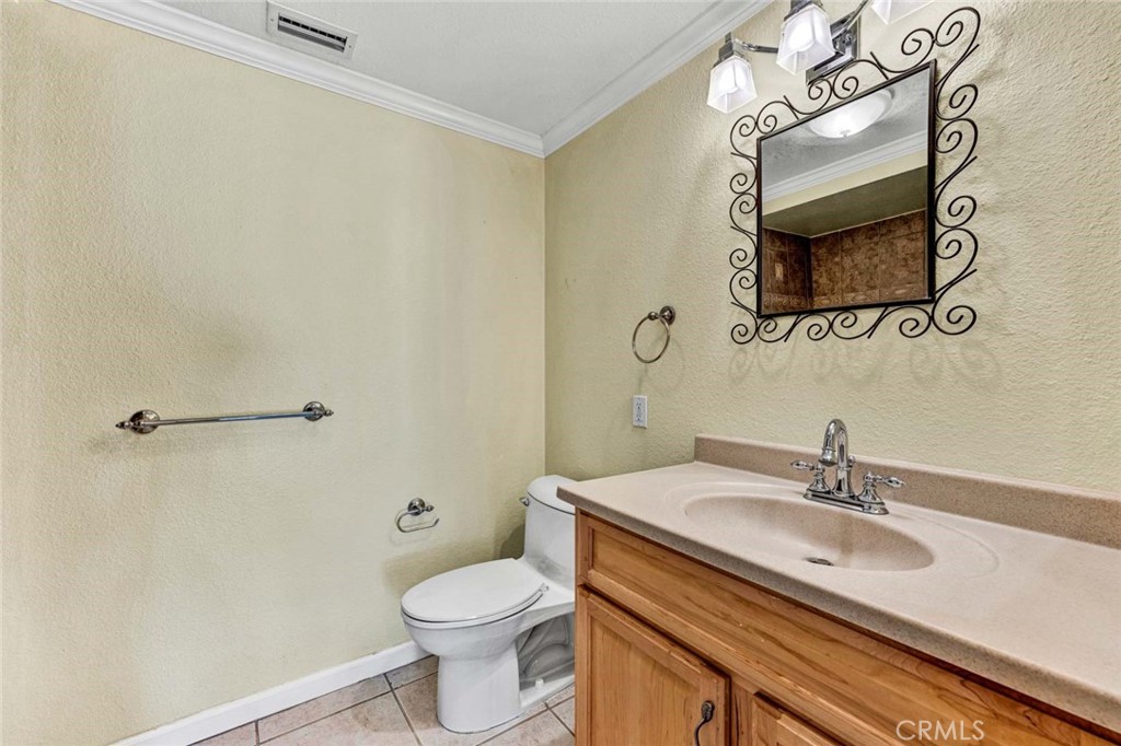 2249 Via Mariposa E N